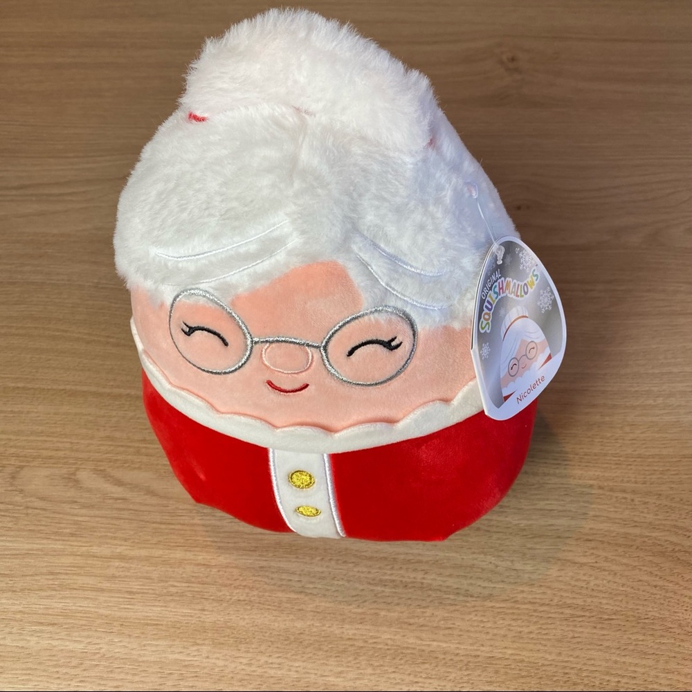 Squishmallow Nicolette Mrs. Claus 8” New #squishmallow #2021